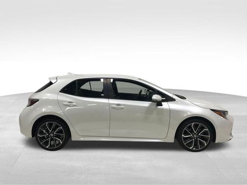 Blizzard Pearl 2019 Toyota Corolla XSE