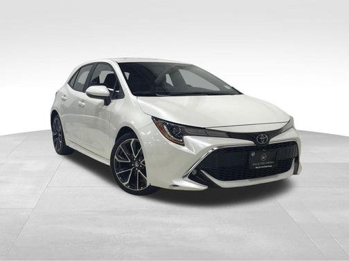 Blizzard Pearl 2019 Toyota Corolla XSE