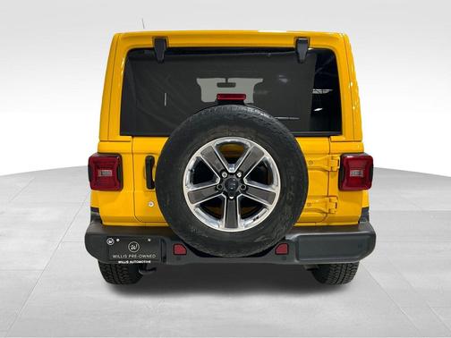 Baja Yellow Clearcoat 2019 Jeep Wrangler Unlimited Sahara