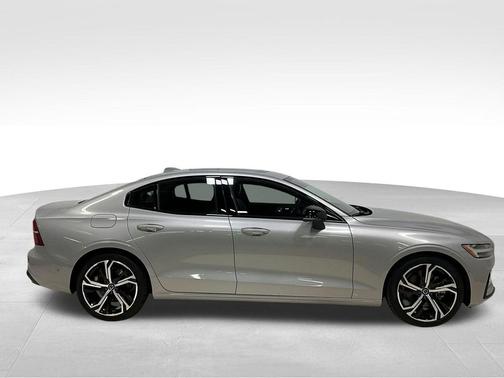 2024 Volvo S60 B5 Plus Dark Theme