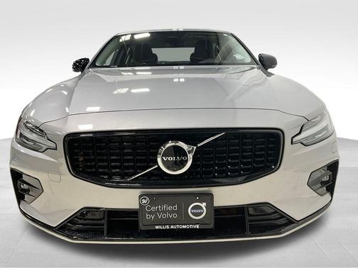 2024 Volvo S60 B5 Plus Dark Theme