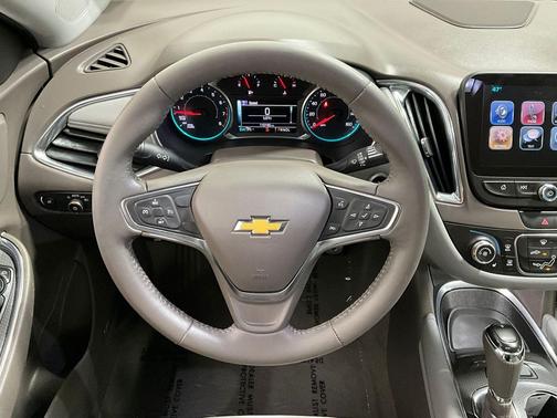 Summit White 2017 Chevrolet Malibu 1LT