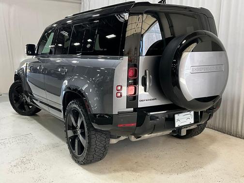 2024 Land Rover Defender 110 P400 X-Dynamic SE