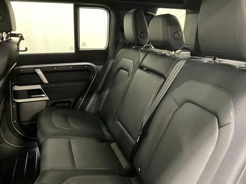 2024 Land Rover Defender 110 P400 X-Dynamic SE