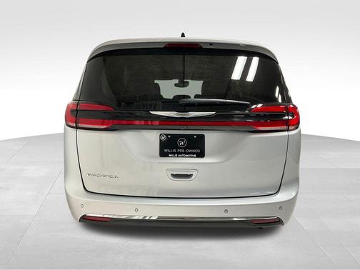 Silver Mist Clearcoat 2023 Chrysler Pacifica Touring L
