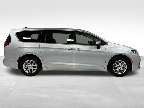 Silver Mist Clearcoat 2023 Chrysler Pacifica Touring L
