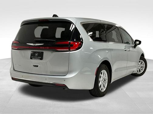 Silver Mist Clearcoat 2023 Chrysler Pacifica Touring L