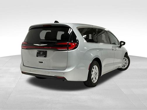 Silver Mist Clearcoat 2023 Chrysler Pacifica Touring L