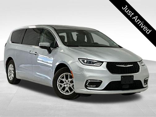 Silver Mist Clearcoat 2023 Chrysler Pacifica Touring L