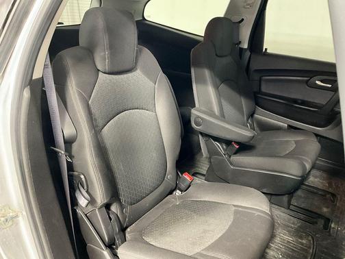 Silver Ice Metallic 2010 Chevrolet Traverse LT