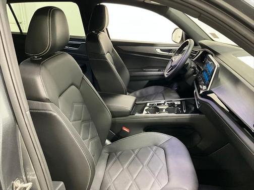 2024 Volkswagen Atlas Cross Sport 2.0T SE w/Technology 4MOTION