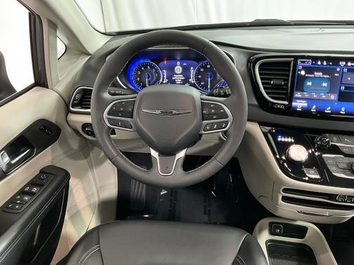 2023 Chrysler Pacifica Touring-L