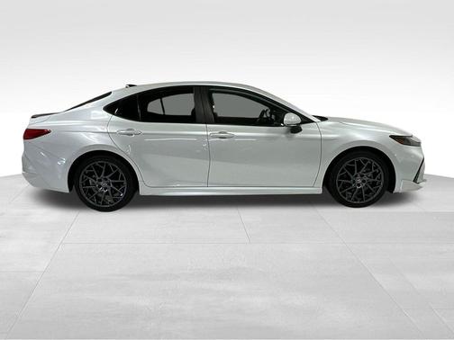 Wind Chill Pearl 2025 Toyota Camry XSE
