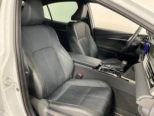 Wind Chill Pearl 2025 Toyota Camry XSE