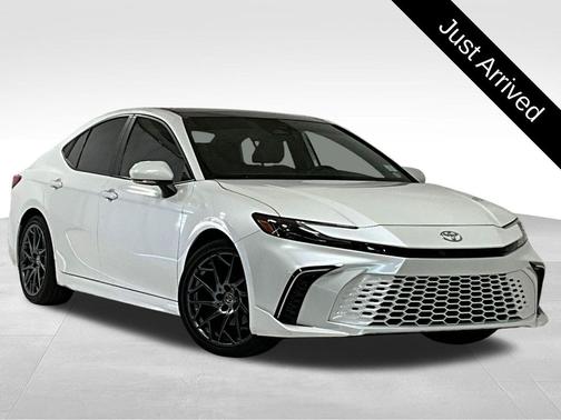 Wind Chill Pearl 2025 Toyota Camry XSE