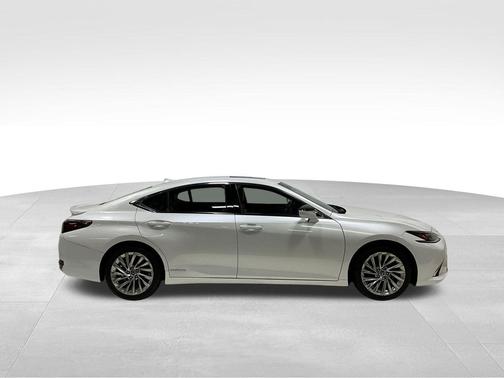 2019 Lexus ES 300h Ultra Luxury