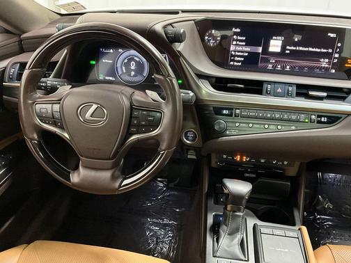 2019 Lexus ES 300h Ultra Luxury