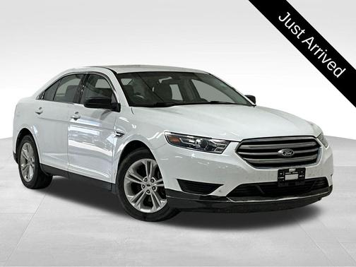 Oxford White 2018 Ford Taurus SE