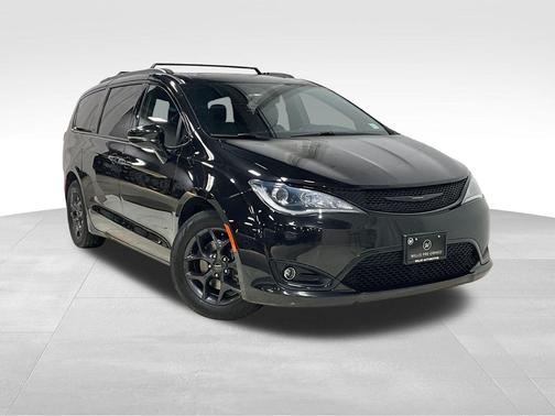 Brilliant Black Crystal Pearlcoat 2019 Chrysler Pacifica Limited
