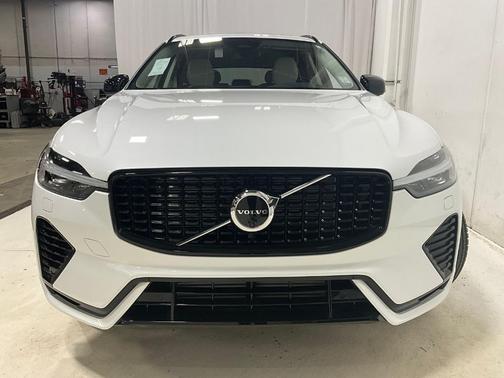 2025 Volvo XC60 Plug-In Hybrid T8 Ultra