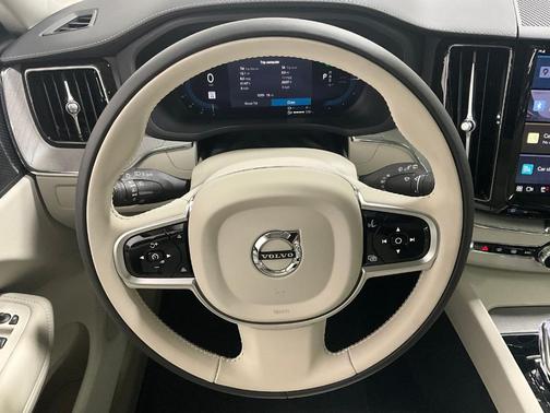 2025 Volvo XC60 Plug-In Hybrid T8 Ultra