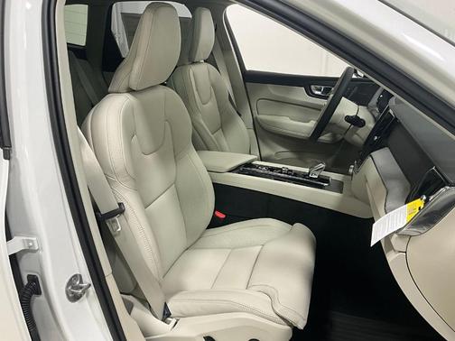 2025 Volvo XC60 Plug-In Hybrid T8 Ultra
