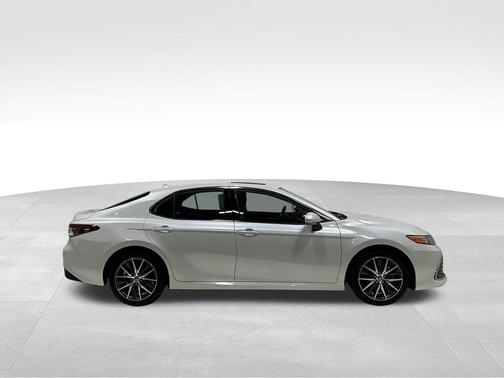 2023 Toyota Camry Hybrid XLE