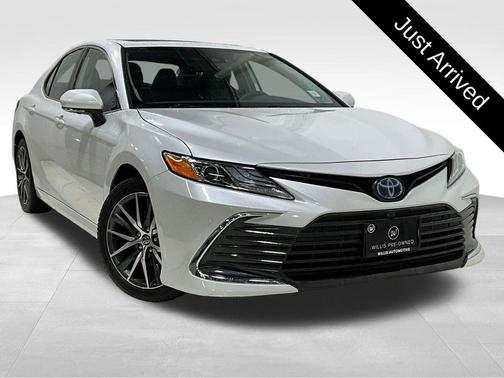 2023 Toyota Camry Hybrid XLE