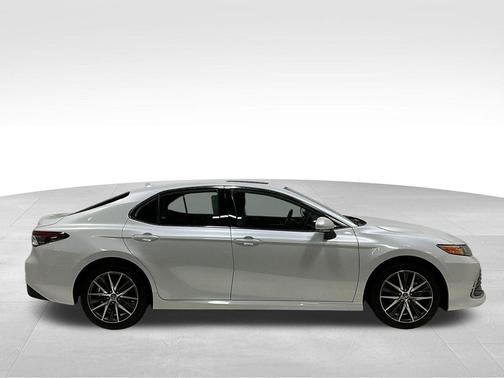 2023 Toyota Camry Hybrid XLE