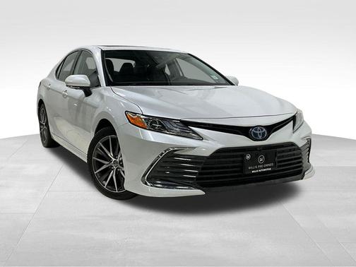 2023 Toyota Camry Hybrid XLE