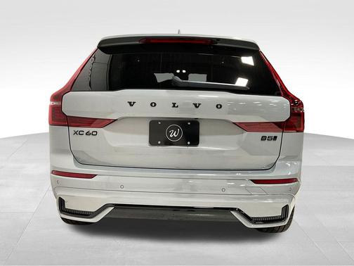 2026 Volvo XC60 B5 Ultra Black Edition