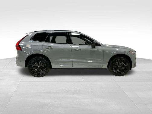 2026 Volvo XC60 B5 Ultra Black Edition