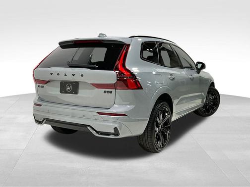 2026 Volvo XC60 B5 Ultra Black Edition