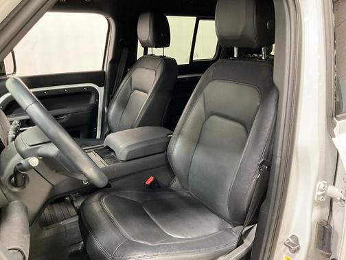 2024 Land Rover Defender P400 X-Dynamic SE