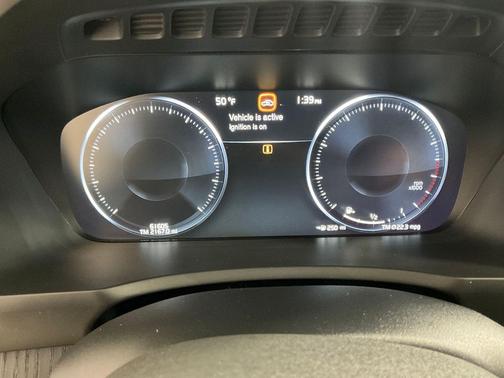 2020 Volvo XC90 T6 Momentum