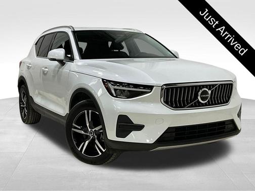 2025 Volvo XC40 B5 Core Bright Theme