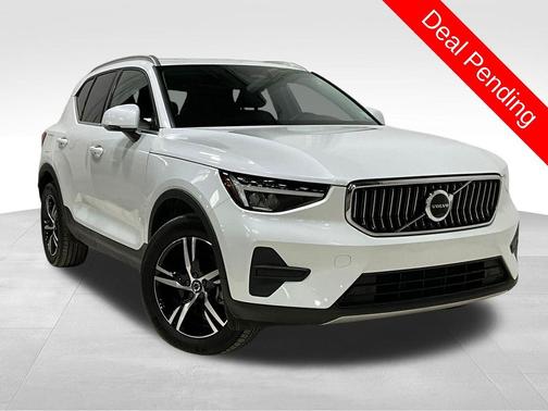 2025 Volvo XC40 B5 Core Bright Theme