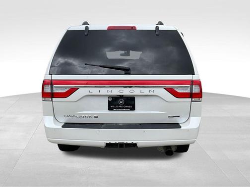 White Platinum Metallic Tri-Coat 2016 Lincoln Navigator Select