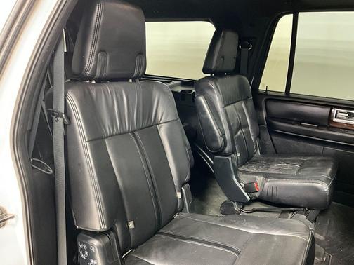 White Platinum Clearcoat Metallic 2016 Lincoln Navigator Select