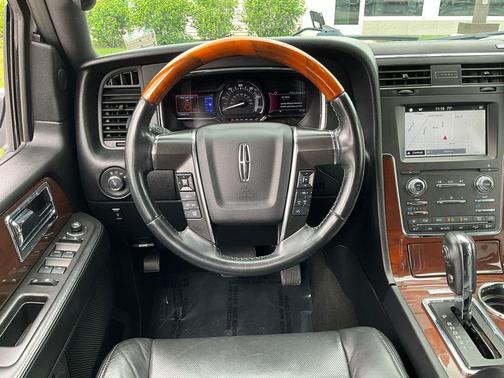 White Platinum Metallic Tri-Coat 2016 Lincoln Navigator Select