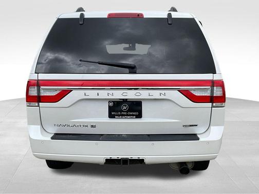 White Platinum Metallic Tri-Coat 2016 Lincoln Navigator Select