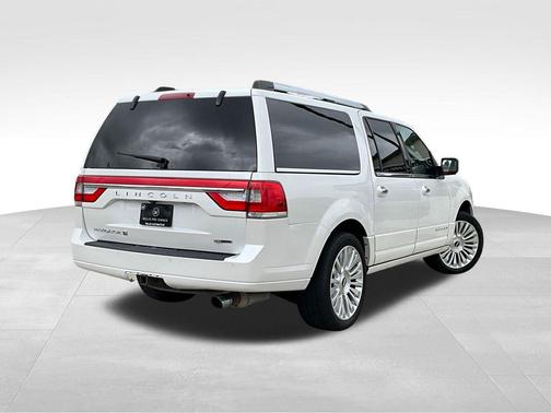 White Platinum Metallic Tri-Coat 2016 Lincoln Navigator Select