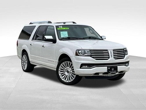 White Platinum Metallic Tri-Coat 2016 Lincoln Navigator Select