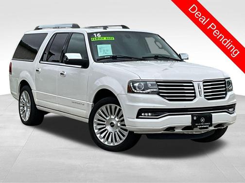 White Platinum Metallic Tri-Coat 2016 Lincoln Navigator Select