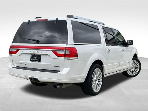 White Platinum Metallic Tri-Coat 2016 Lincoln Navigator Select
