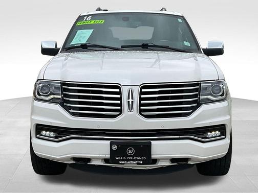 White Platinum Metallic Tri-Coat 2016 Lincoln Navigator Select