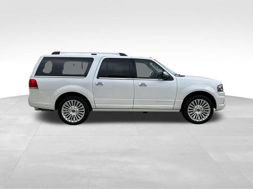 White Platinum Metallic Tri-Coat 2016 Lincoln Navigator Select