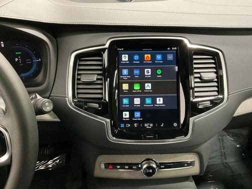 2024 Volvo XC90 Recharge Plug-In Hybrid T8 Ultimate Bright Theme 7-Seater