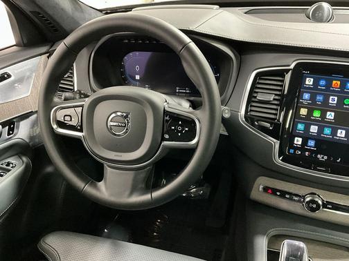 2024 Volvo XC90 Recharge Plug-In Hybrid T8 Ultimate Bright Theme 7-Seater