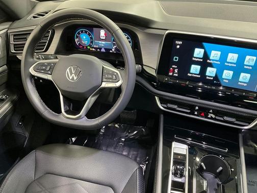 2024 Volkswagen Atlas Cross Sport 2.0T SE w/Technology 4MOTION